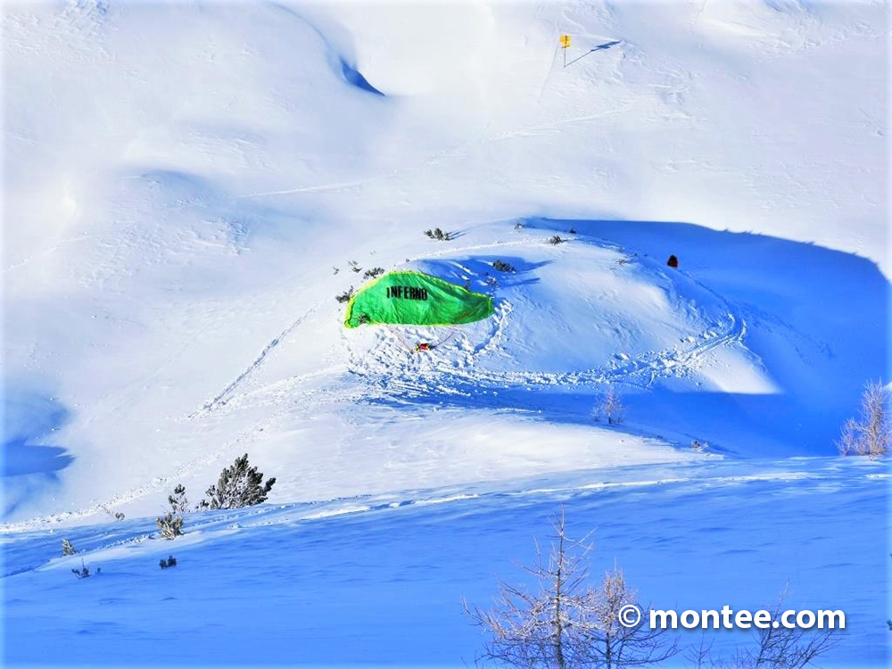 Escape the Snow - Montee Online Team Escape Game - Parachute