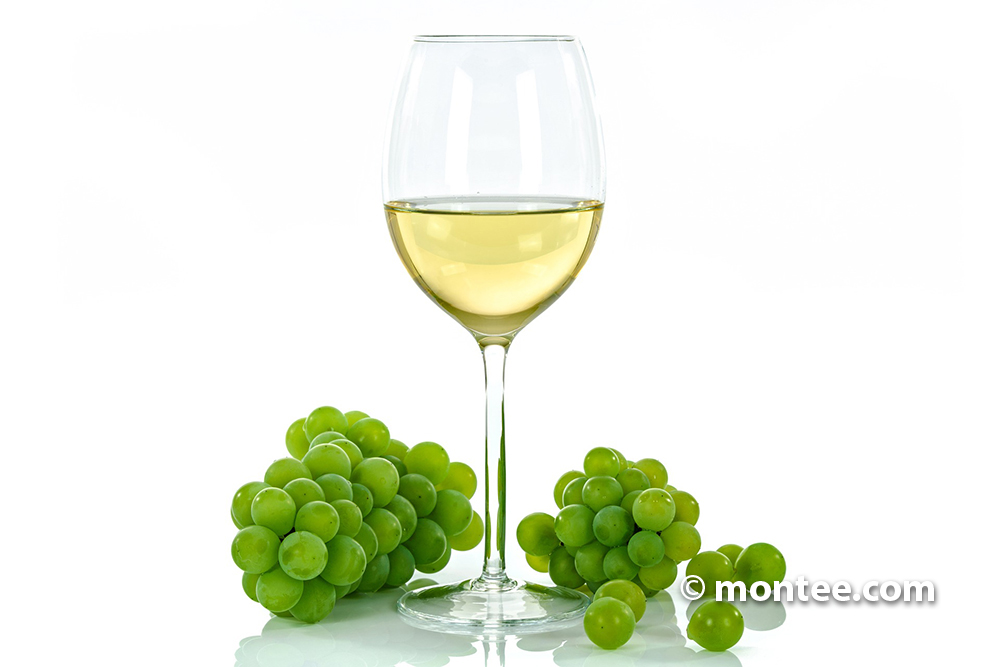 Online wine tasting - virtual wine event with sommelier by Montée