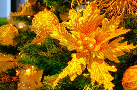 Weihnachtsdekoration auf Tische bei Firmenweihnachtsfeier 