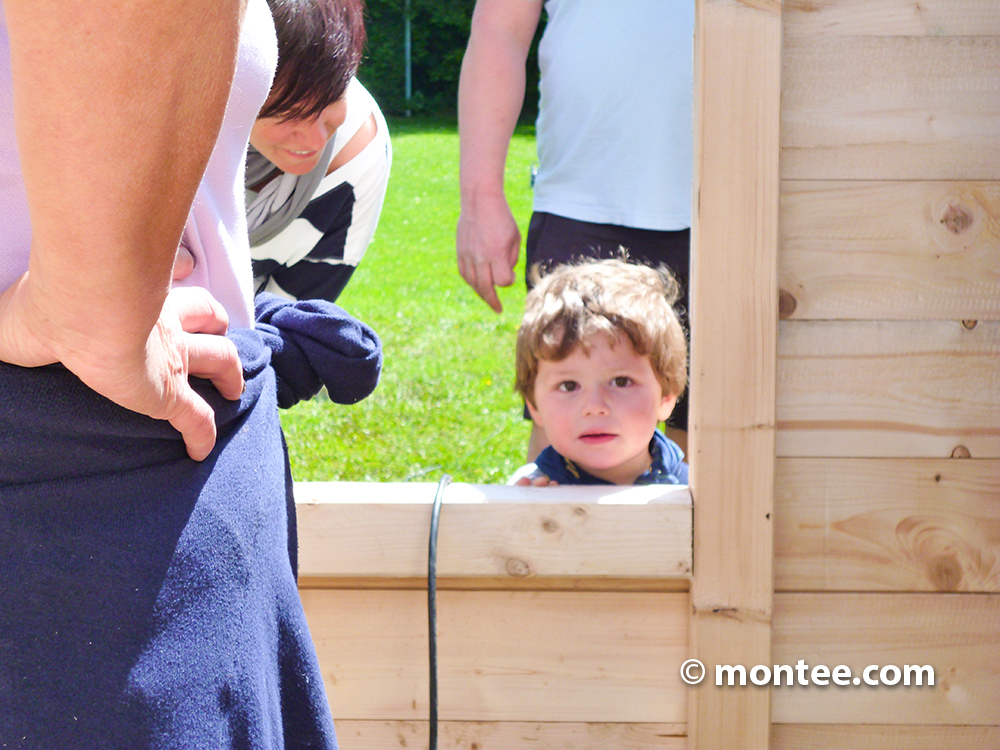 Teamprojekt karitativ Spielhütte Kindergarten 