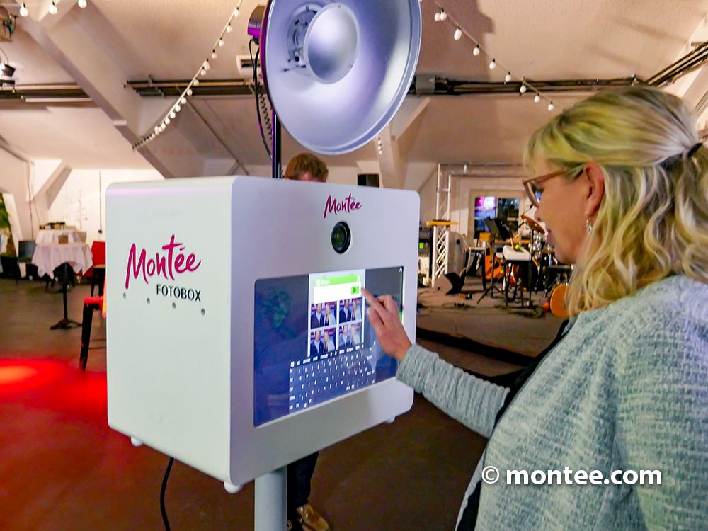 3 Fotobox mieten Firmenfeier Erinnerungen Event Idee