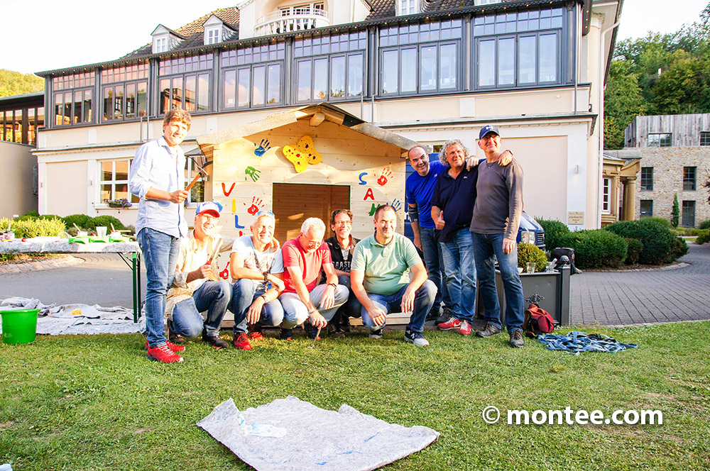 Holzhüttenbau als soziales Teamprojekt 