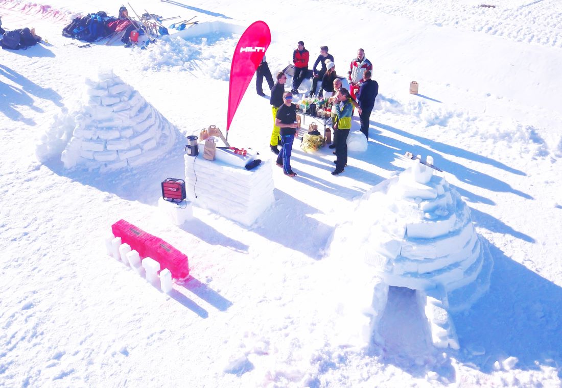Iglu Bau Winerlandschaf Teamevent