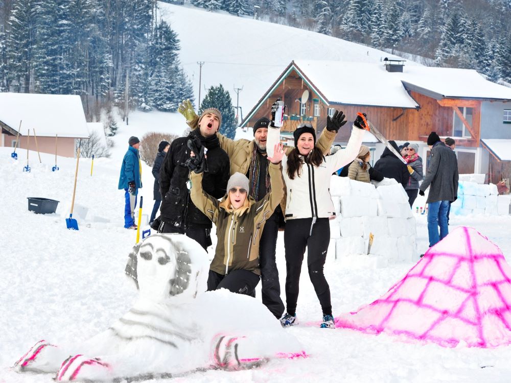 Schneeskulpturen gestalten Teamevent im Schnee 