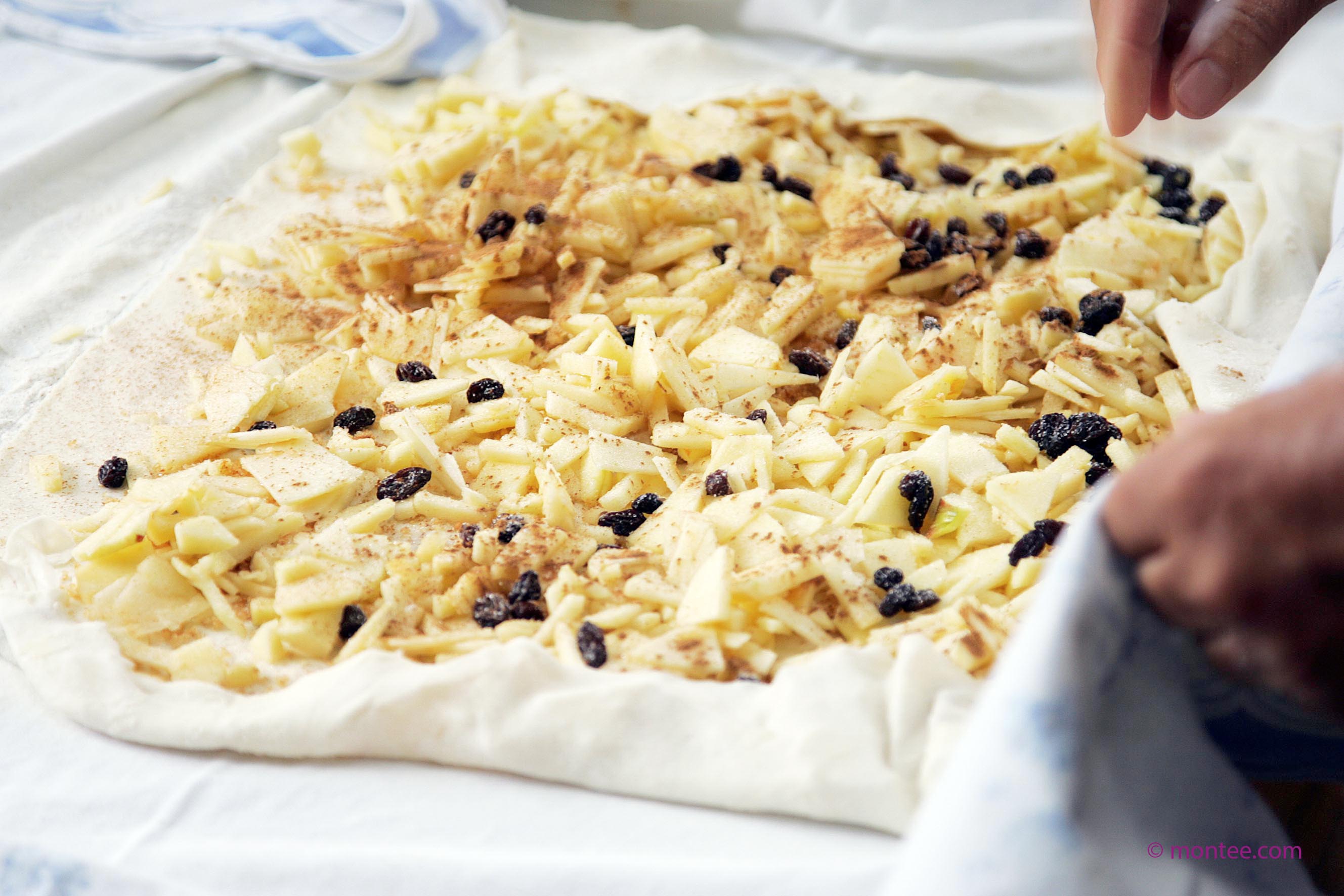 Apfelstrudel selber machen - Teambuilding auf der Alm 