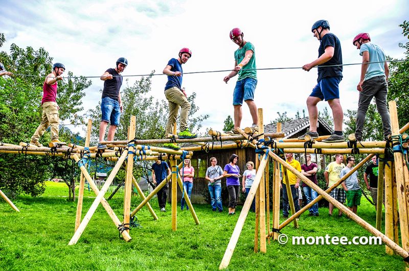 Teambuilding Tirol Ötztal Holzbrücke bauen