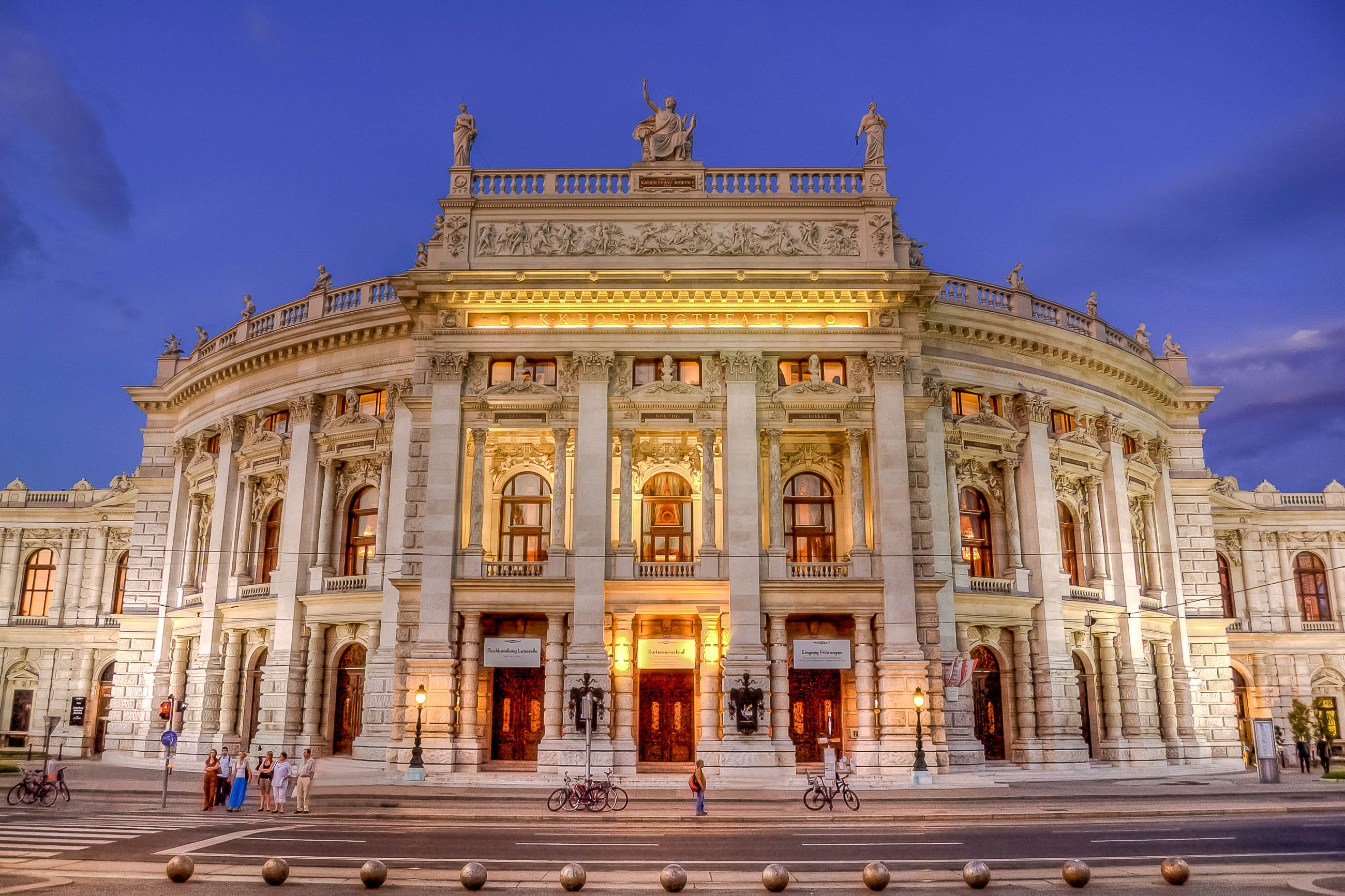 Burgtheater Wien Montee Betriebsfeier in der Hauptstadt