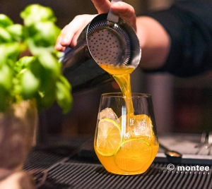 Drinks schlürfen im Home-Office