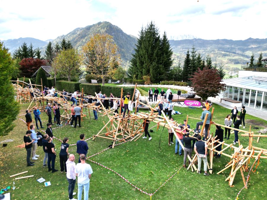 Bau der Holzbrücke outdoor