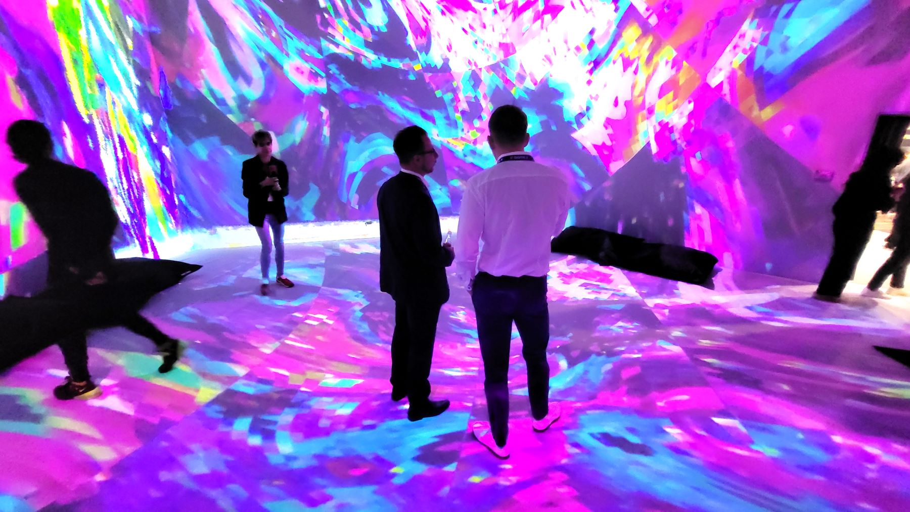 Digital Art Laser Video Show Markeninszenierung 