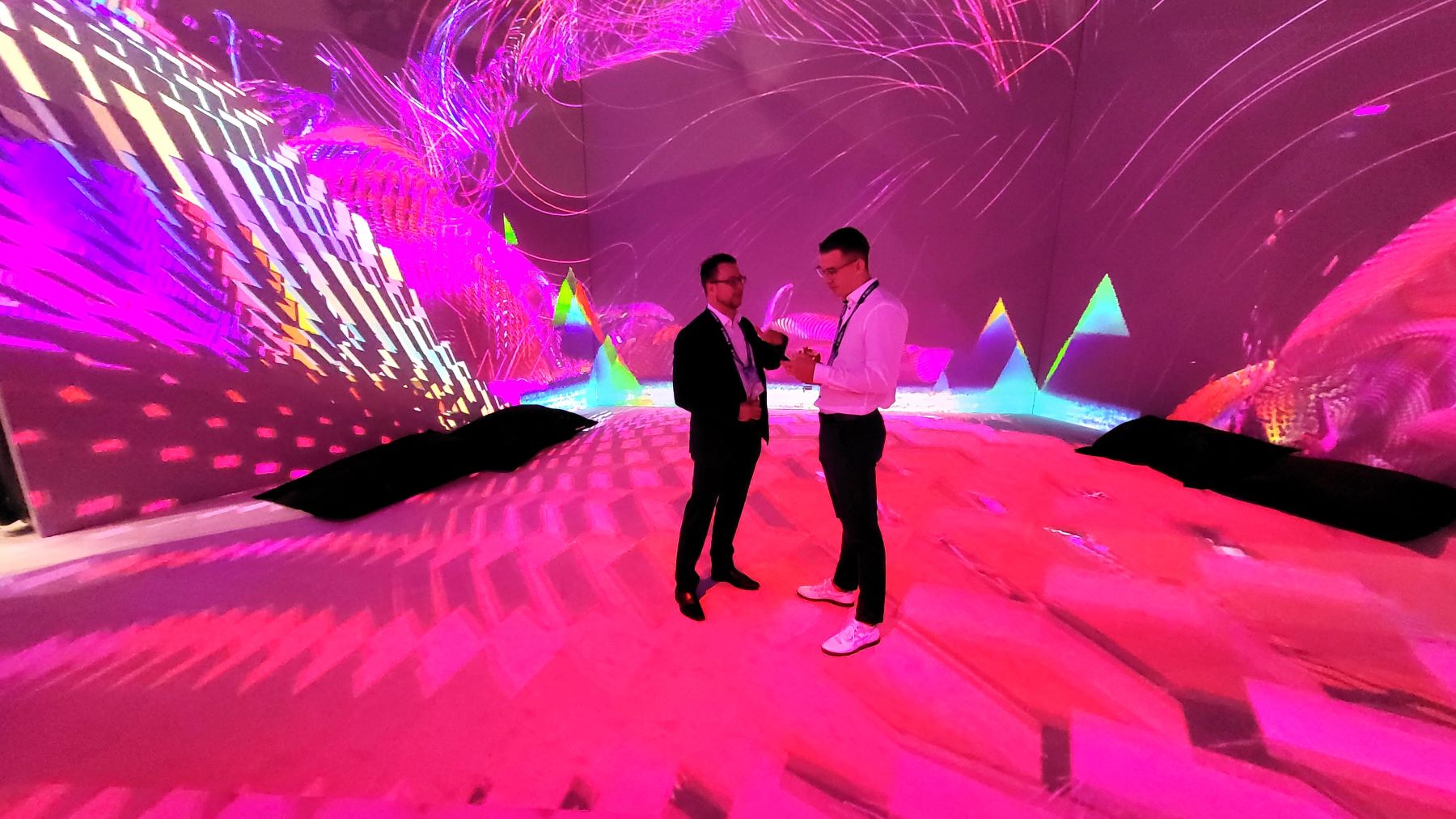 Digitale Videokunst mit Laser Projektion 