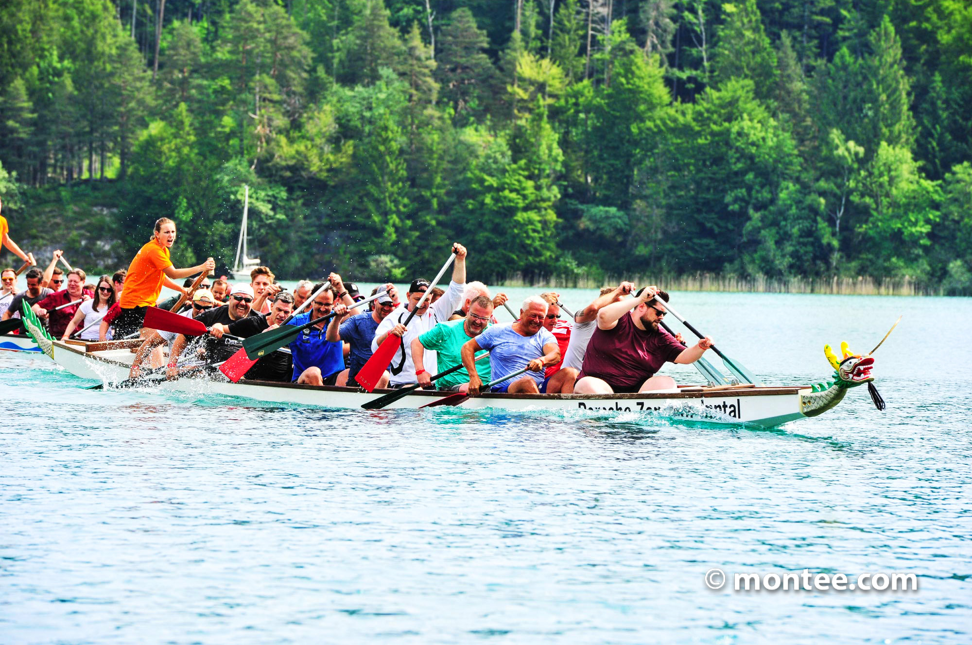 Outdoor Teamevent mit Drachenbootfahren 