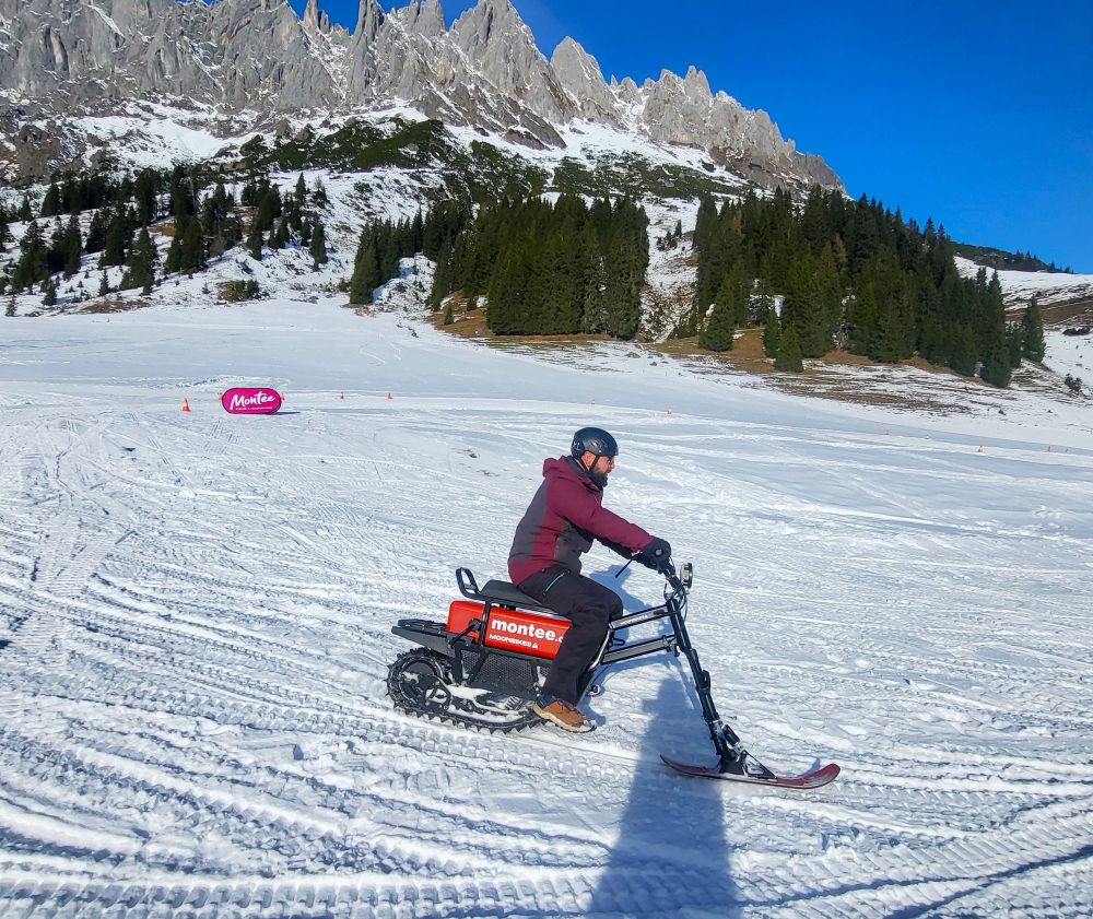 Moonbike fahren Winterlandschaft 