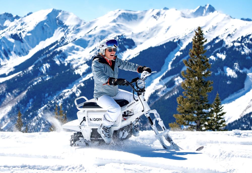 Moonbike in Winterlandschaft 