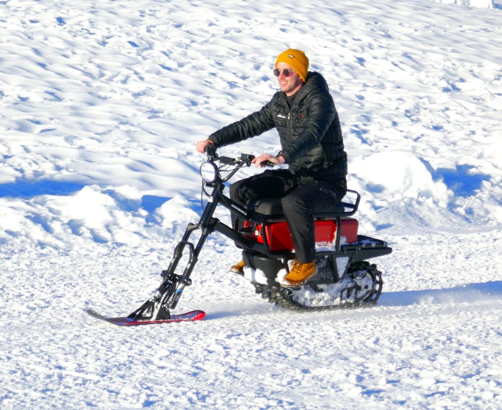 Moonbike Elektro Schneemobil fahren 