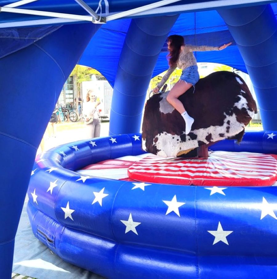 Firmen Sommerfest Ideen - Rodeo Bulle reiten