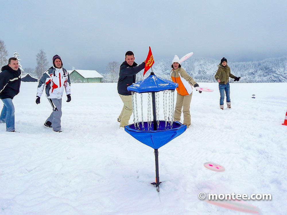 Lassen Sie sich mit lustigen Firmengames im Schnee bei Ihrer Weihnachtsfeier mitreißen