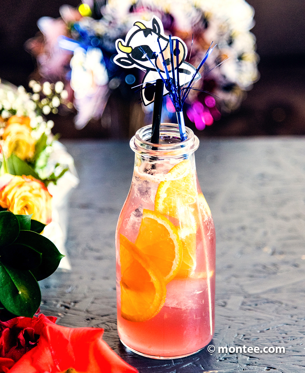 Prepare fresh lemonades together with your colleagues under the guidance of our professional bartender