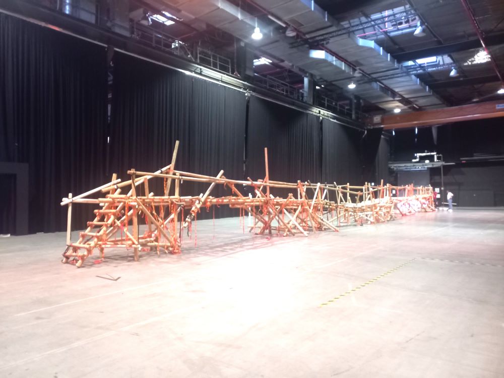 XL Mega Brückenbau in einer Halle