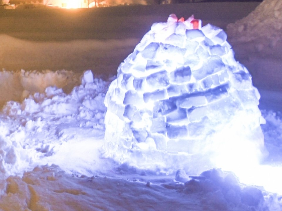 Beleuchteter Iglu 