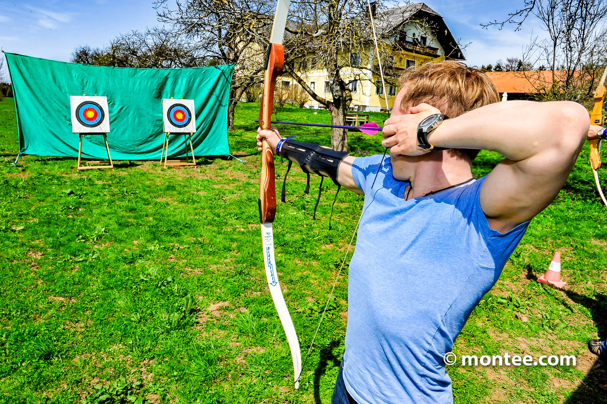  Montee Outdoor und Indoor Firmenevent Bogen schießen Event Idee