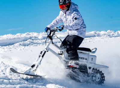 Moonbike Elektro Schneemobil fahren 