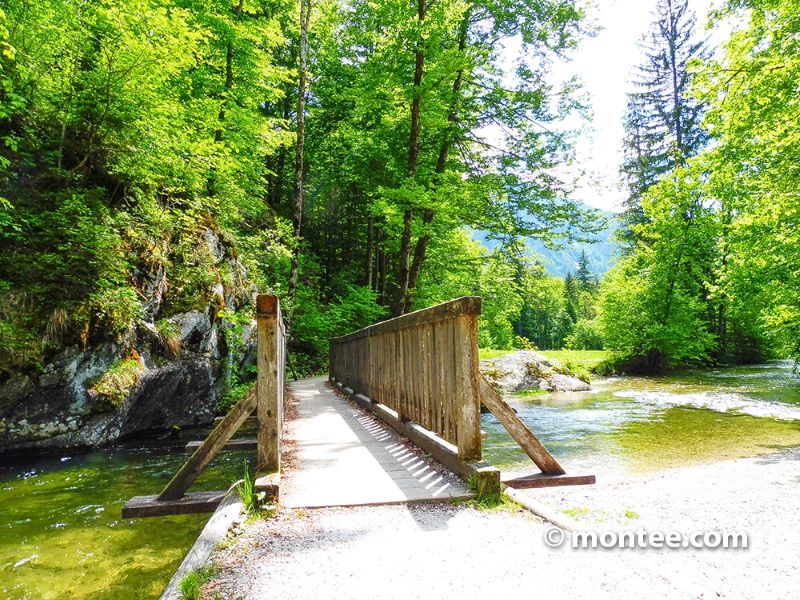 Brücke über Fluss 