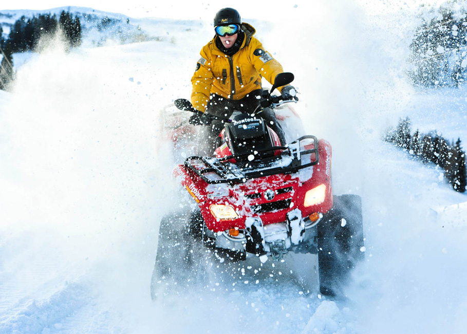 PS-Action mit einem Snow Quad Bike Trial