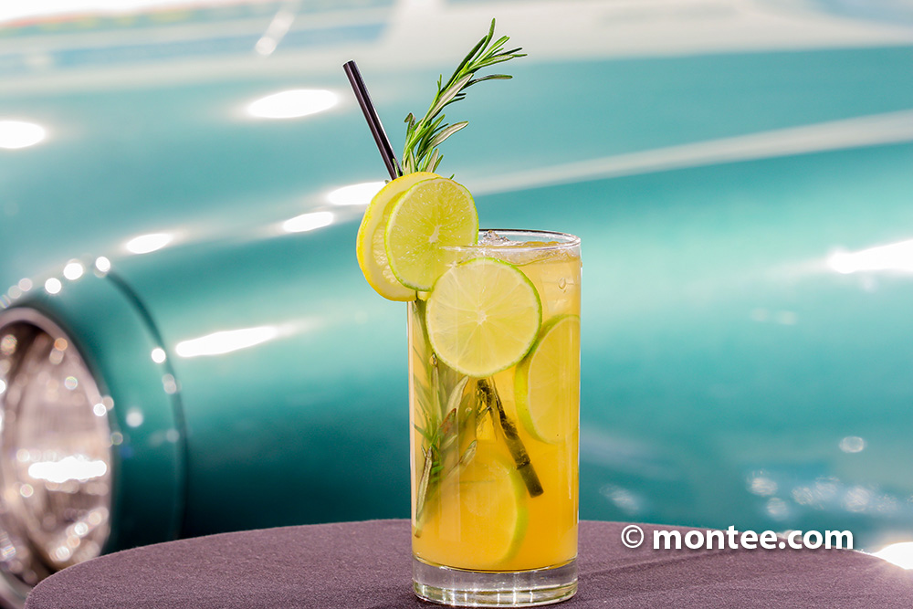 Säfte und Limonade mixen als Event Idee für Ihr Online Sommerfest oder ein virtuelles Kickoff Meeting