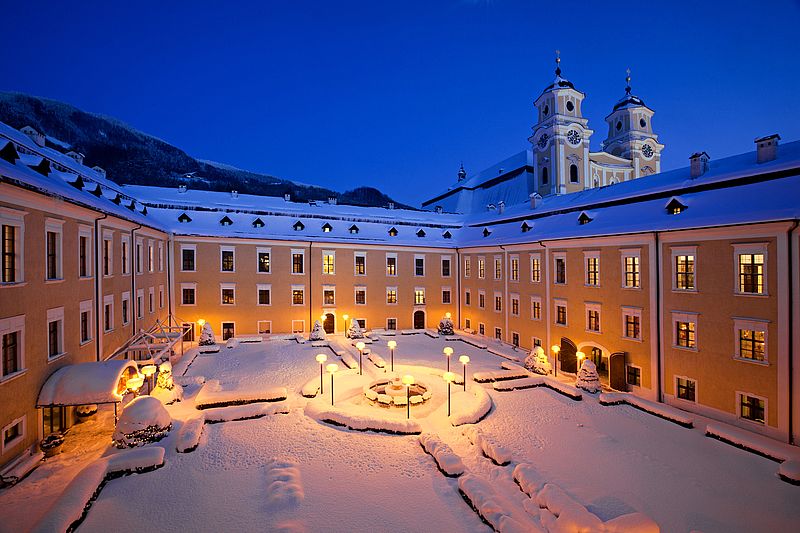 Schloss Mondsee und Scalaria Wolfgangsee – Sportliche Aktivitäten für Team-Trainings