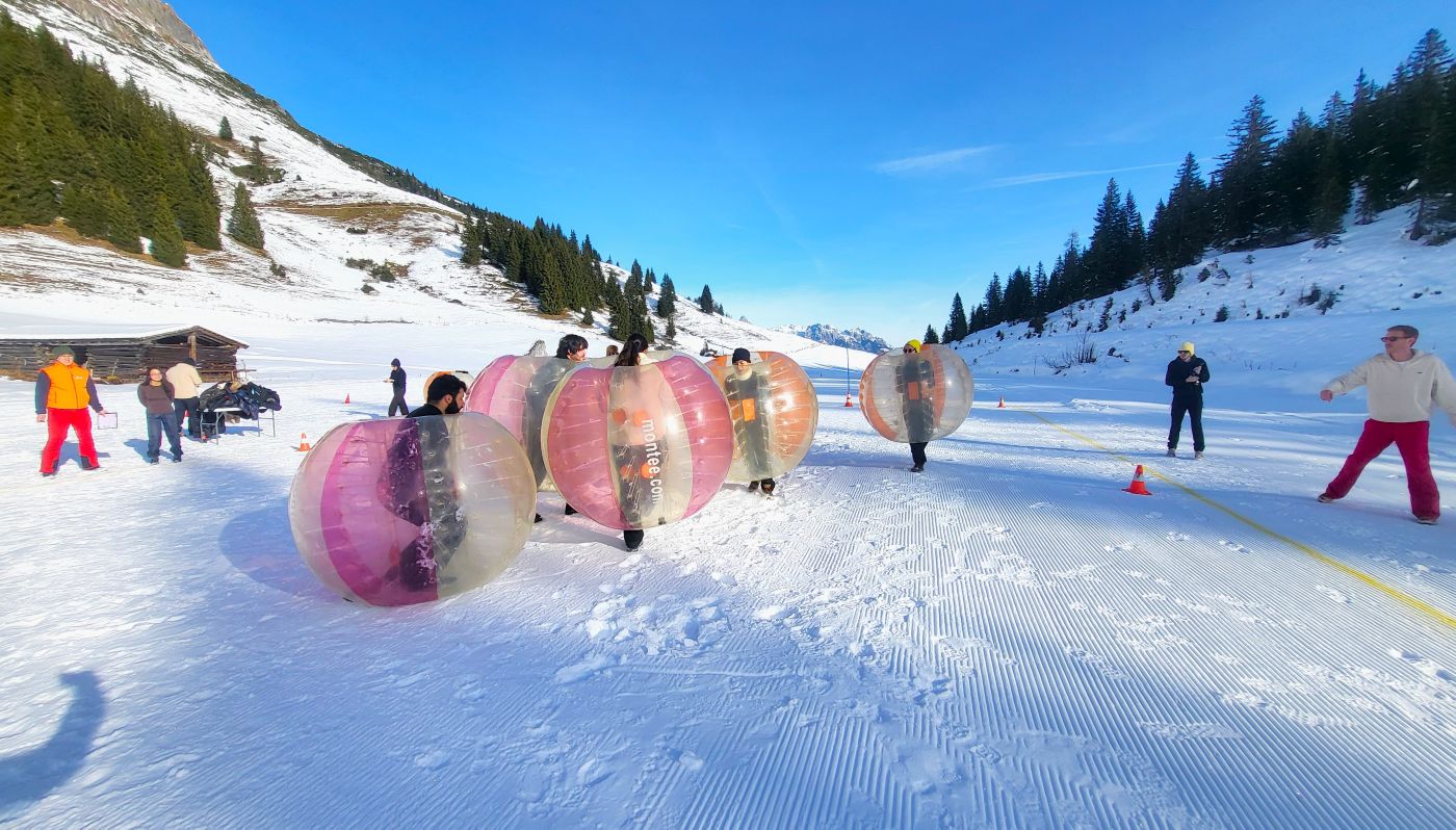 Bubble Soccer bei Schnee Olympiade 