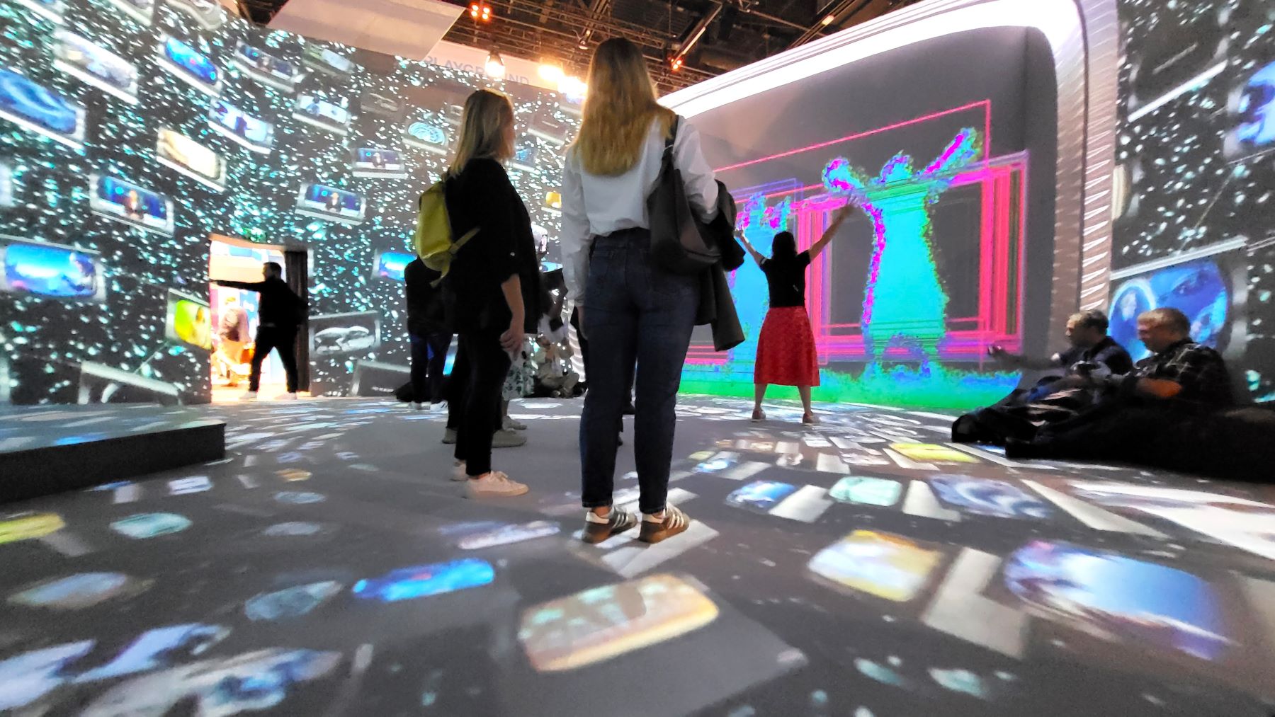 Video Kunst Installation interaktives mapping - digitaler Spiegel