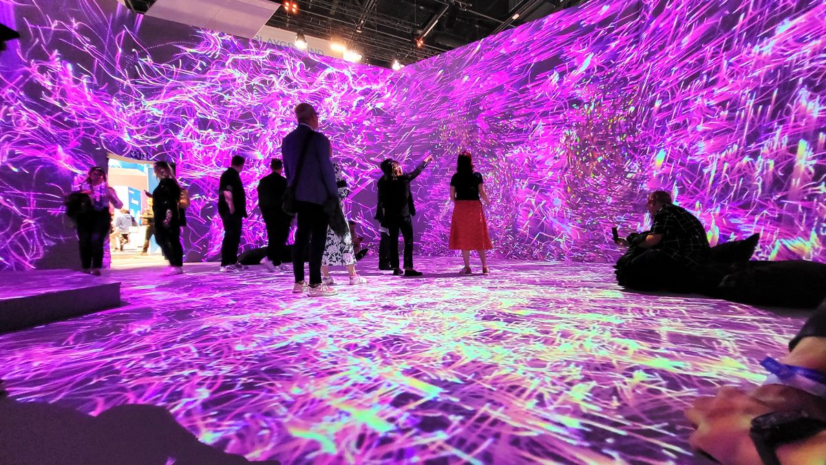 Video Kunstprojektion mit Laser Beamer Technik & interaktive Mapping Sensoren