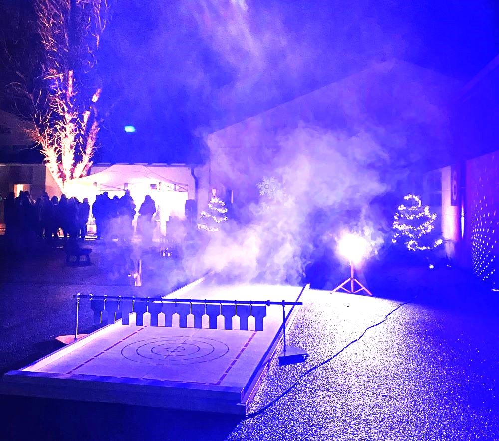 beleuchtende Eisstockbahn bei Teamevent