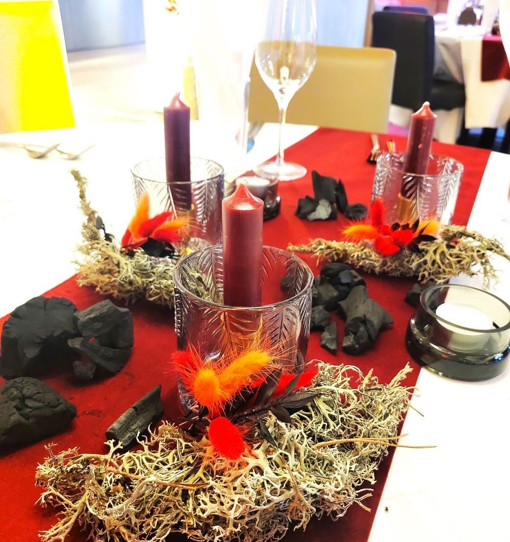 Dekoration für Weihnachtsfeier - Tischschmuck