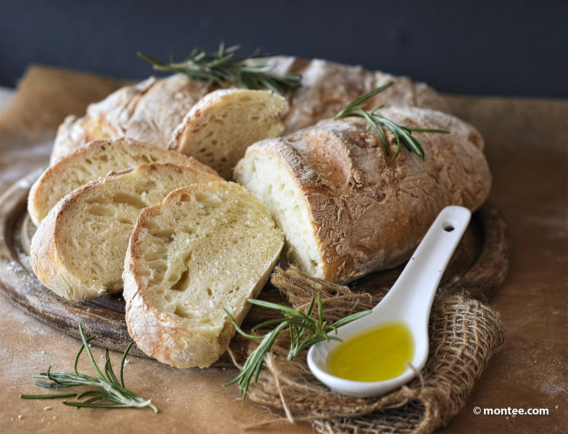 Backen im Team in Miele Küchenstudios