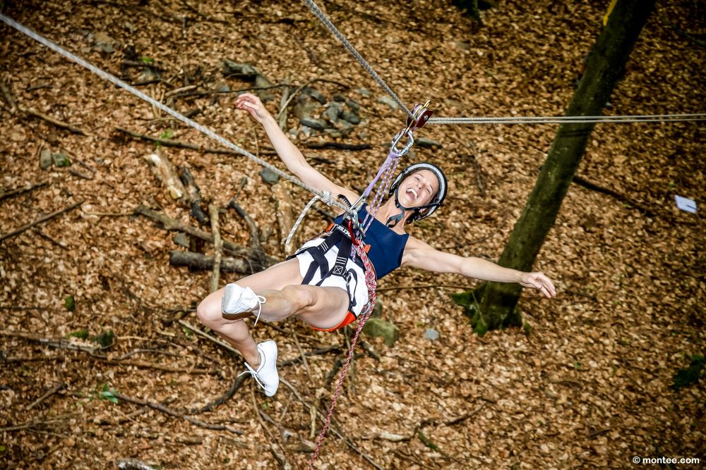 Mit dem Flying Fox abheben und fliegen. Den Rausch des Fahrtwindes und die Geschwindigkeit genießen und Spaß haben