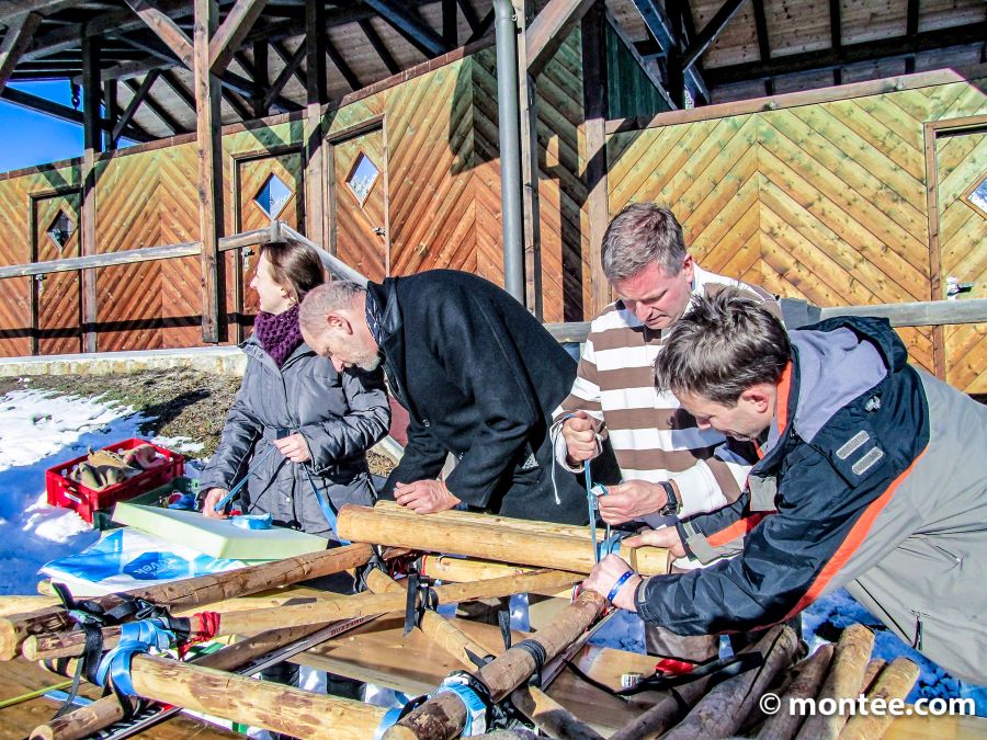 Rodelbau Teambuilding im Schnee by Montee Firmenevents