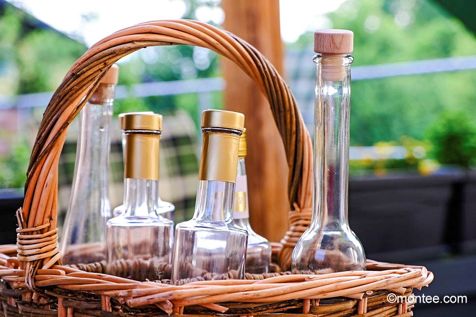 Zaubern Sie mit einem Schnaps- und Likörworkshop Ihr individuelles Weihnachtsgeschenk bei Ihrem Firmenevent in Salzburg.