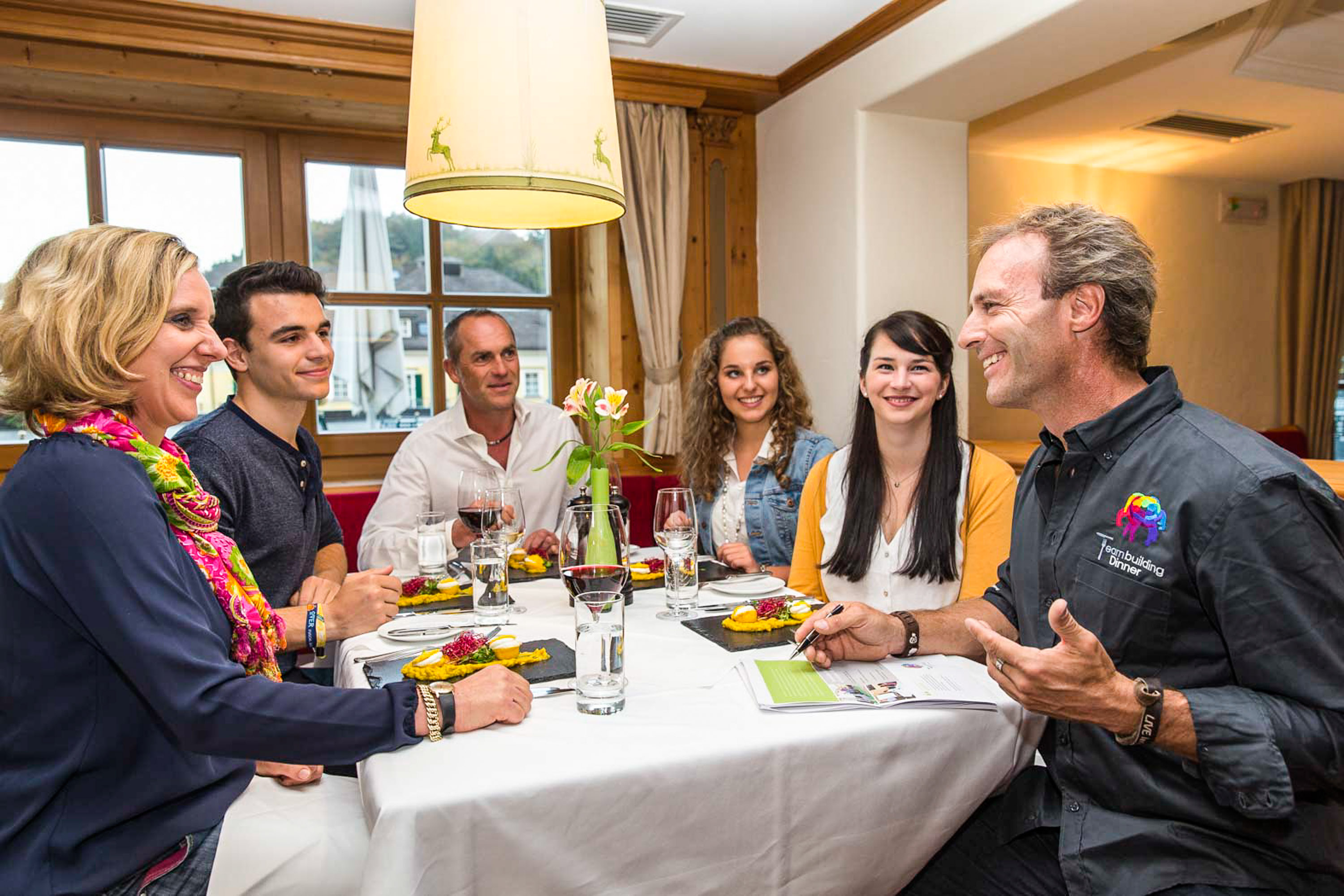 Dieses Kommunikationstraining steigert den Teamgeist während dem Essen 