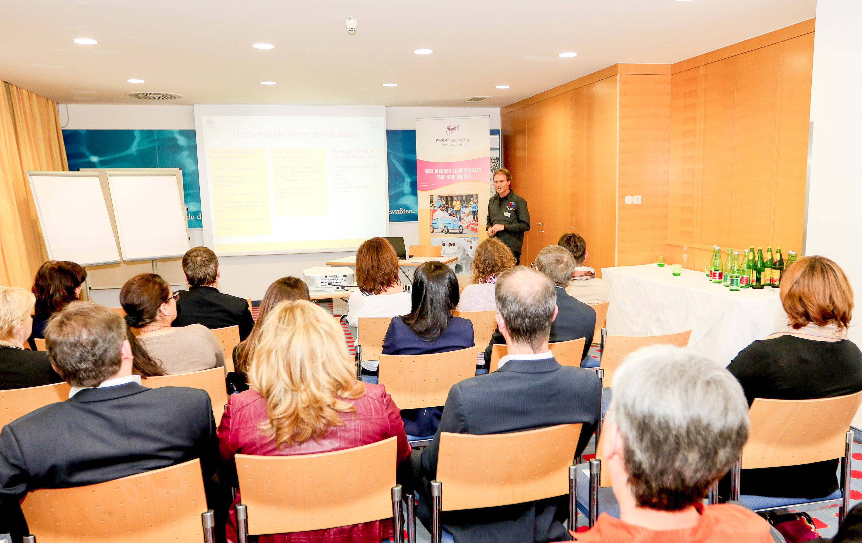 Iinspirierenden Kommunikationsübungen bringen Klarheit, Erhöhung der Kooperationsbereitschaft und die optimale Verbindung von Empathie und Sprache